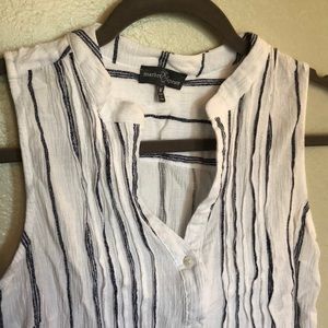 Sleeveless summer linen top
